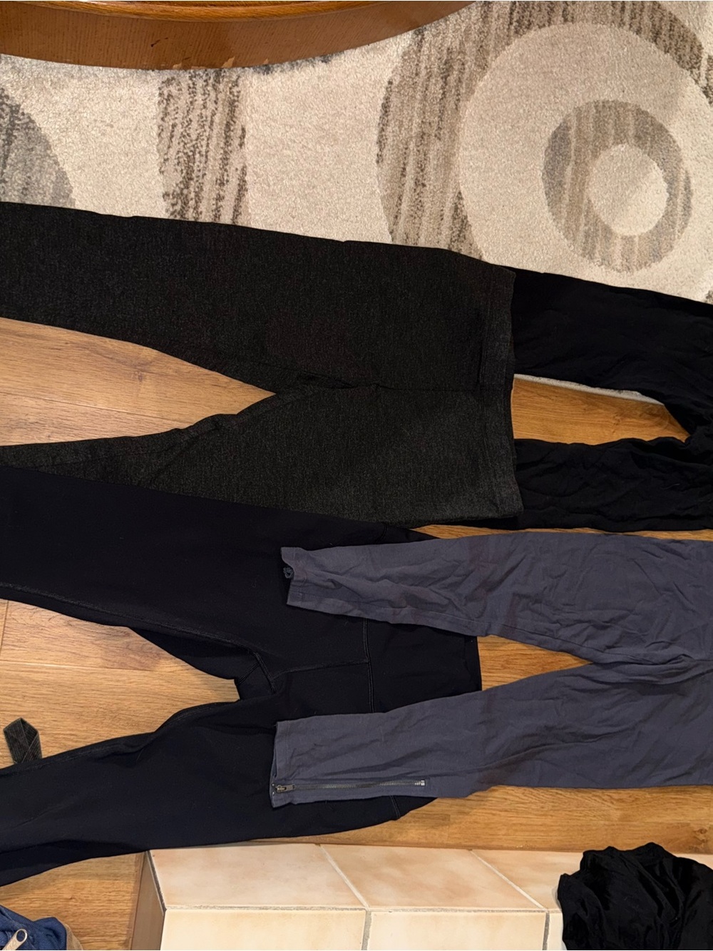 4 pairs of women’s leggings